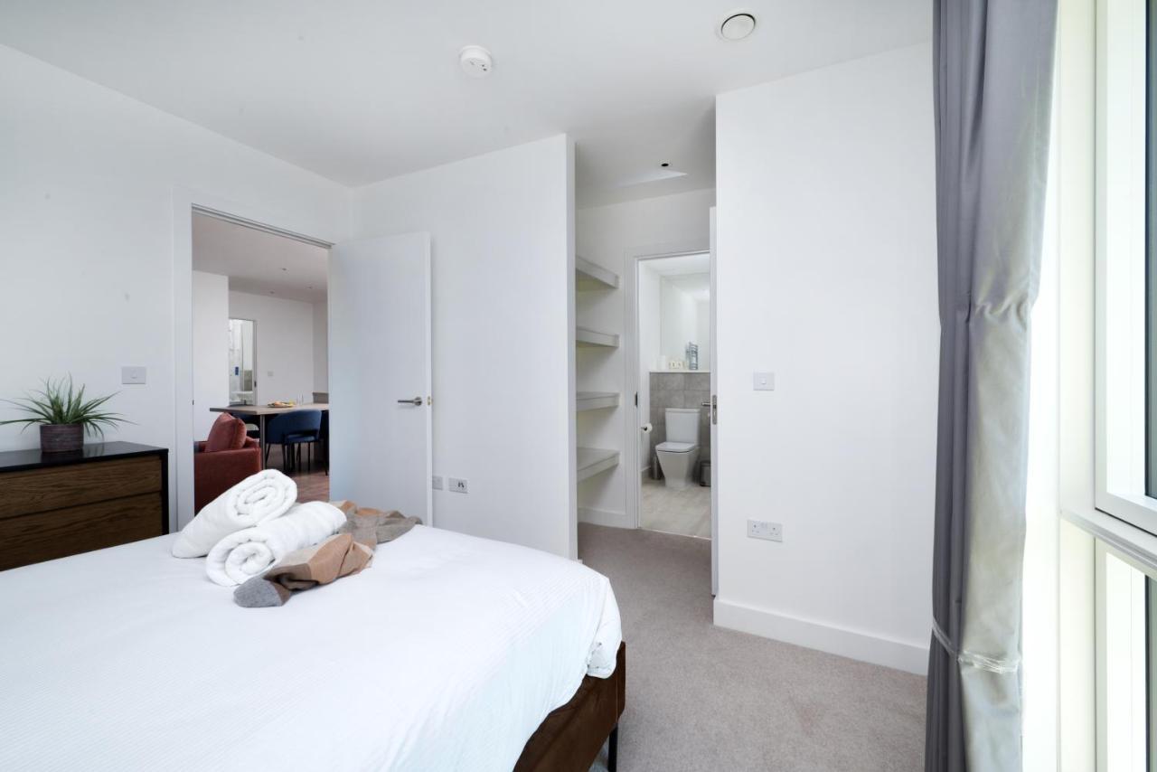Modern Studios And Apartments At Barking Wharf In London Exterior photo