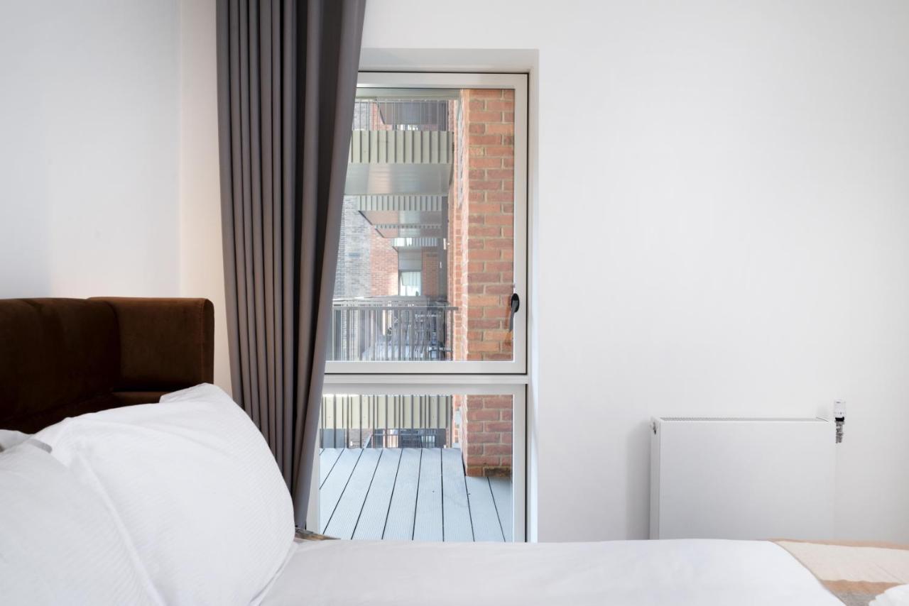 Modern Studios And Apartments At Barking Wharf In London Exterior photo