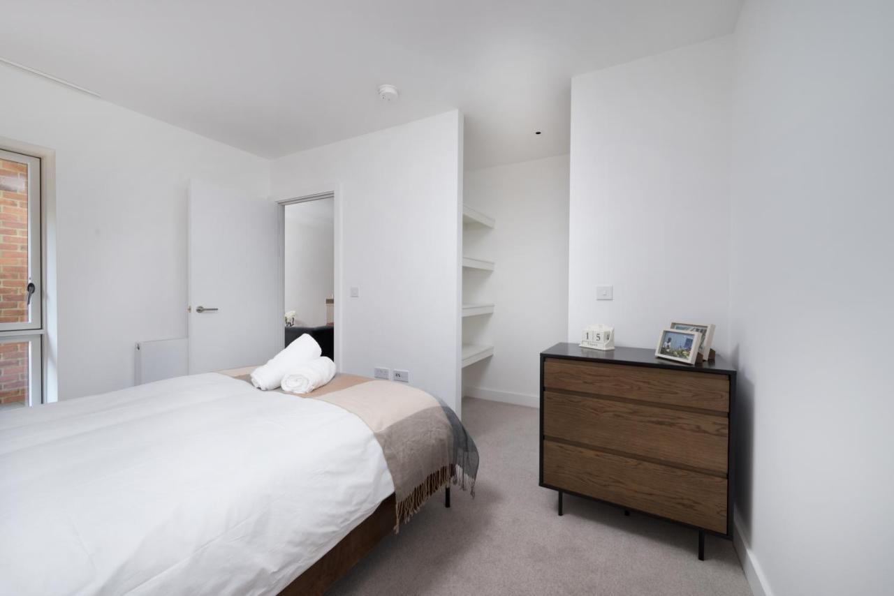 Modern Studios And Apartments At Barking Wharf In London Exterior photo