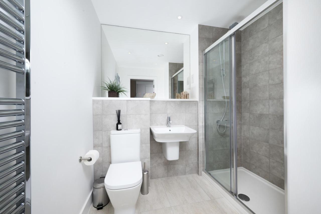 Modern Studios And Apartments At Barking Wharf In London Exterior photo