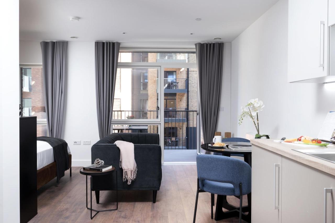 Modern Studios And Apartments At Barking Wharf In London Exterior photo
